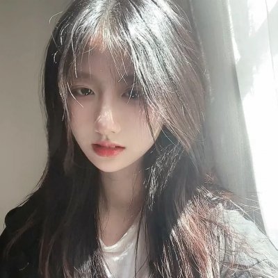 穿黑衣的女孩